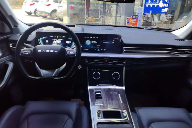 Used EXEED Lanyue 2021 400T Two-Wheel Drive Starlight Pro Edition 7-Seater Center Console