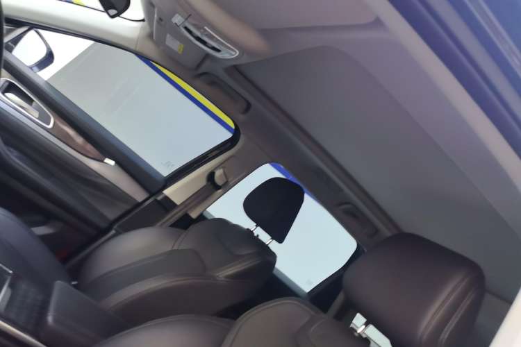 Used EXEED Lanyue 2021 400T Two-Wheel Drive Starlight Pro Edition 7-Seater Headliner