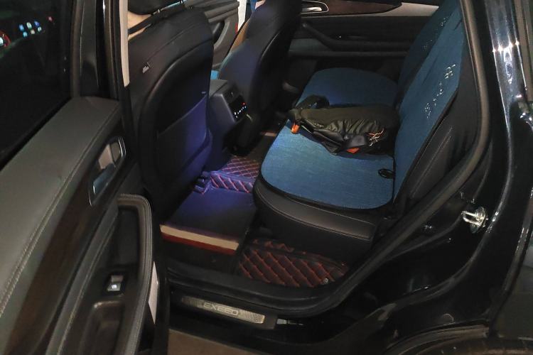 Used EXEED Lanyue 2021 400T Two-Wheel Drive Starlight Pro Edition 7-Seater Interior 4