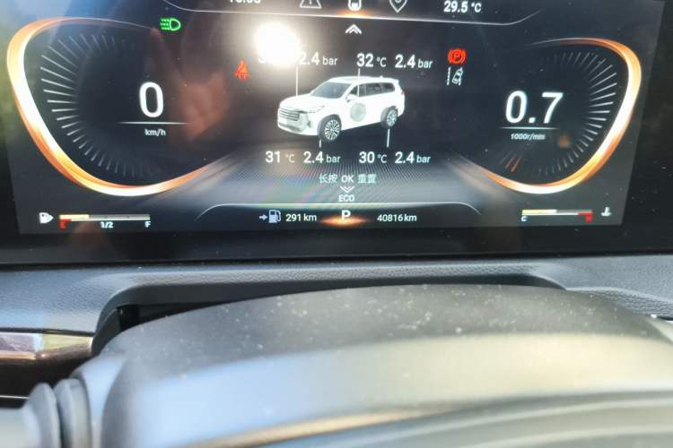Used EXEED Lanyue 2021 400T Two-Wheel Drive Starlight Pro Edition 7-Seater Odometer Close Up