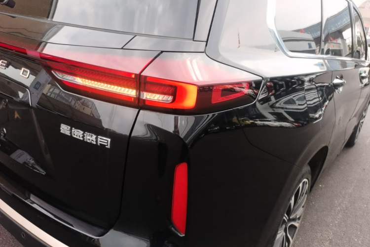 Used EXEED Lanyue 2021 400T Two-Wheel-Drive Xingrui Pro Edition 7-Seater Right Rear Taillight