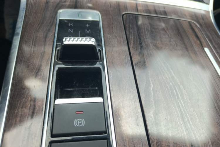 Used EXEED Lanyue 2021 390T Four-Wheel Drive Starry Edition Gear Lever
