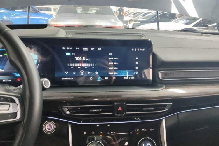 Used EXEED Lanyue 2021 400T Two-Wheel-Drive Xingrui Pro Edition 7-Seater Audio And AC Panel