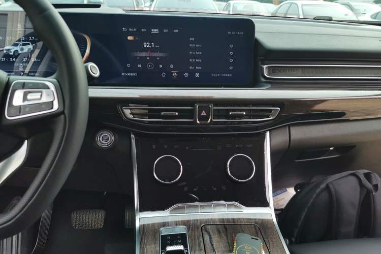 Used EXEED Lanyue 2021 400T Two-Wheel-Drive Xingrui Pro Edition 7-Seater Audio And AC Panel