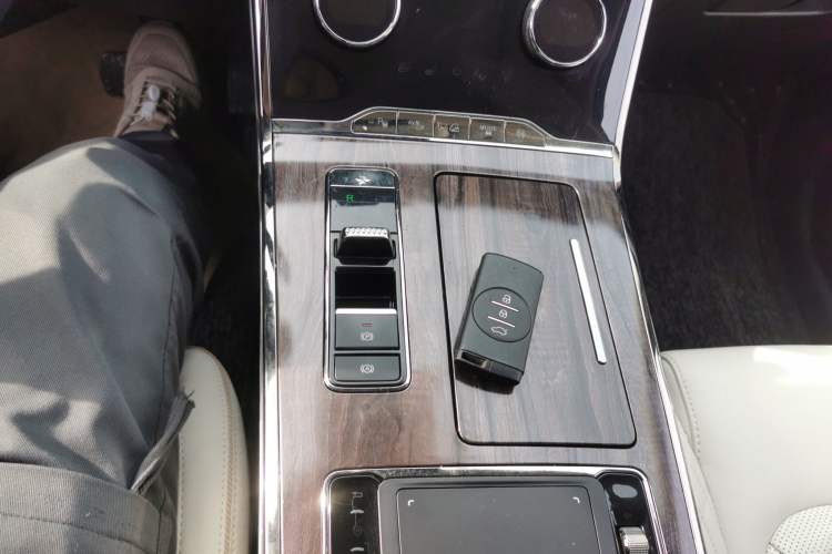 Used EXEED Lanyue 2021 390T Four-Wheel Drive Star Prestige Edition Gear Lever