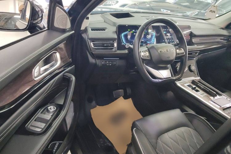 Used EXEED Lanyue 2021 400T Two-Wheel-Drive Xingrui Pro Edition 7-Seater Interior 3