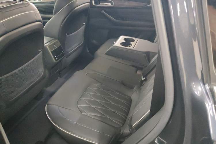 Used EXEED Lanyue 2021 400T Two-Wheel-Drive Xingrui Pro Edition 7-Seater Interior 4