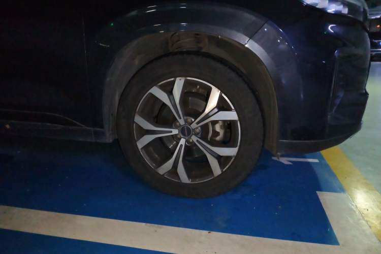 Used EXEED Lanyue 2021 400T Four-Wheel Drive Starlight Pro Edition 7 Seats Right Front Wheel Hub
