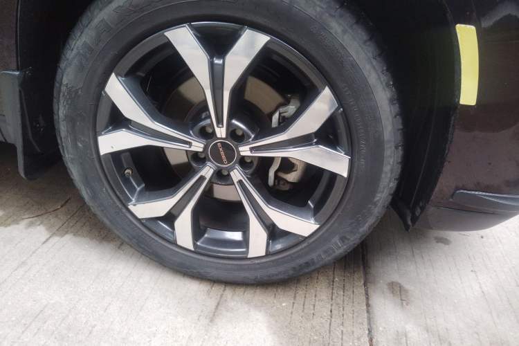 Used EXEED Lanyue 2021 390T Two-Wheel Drive Starry Edition Right Front Wheel Hub
