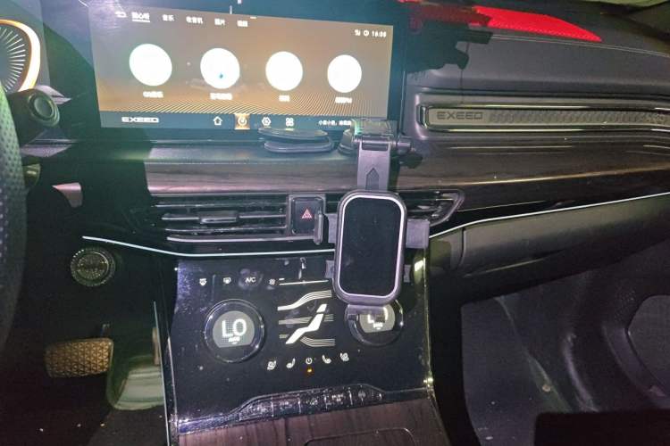 Used EXEED Lanyue 2021 390T Four-Wheel Drive Star Prestige Long-Range Version Audio And AC Panel