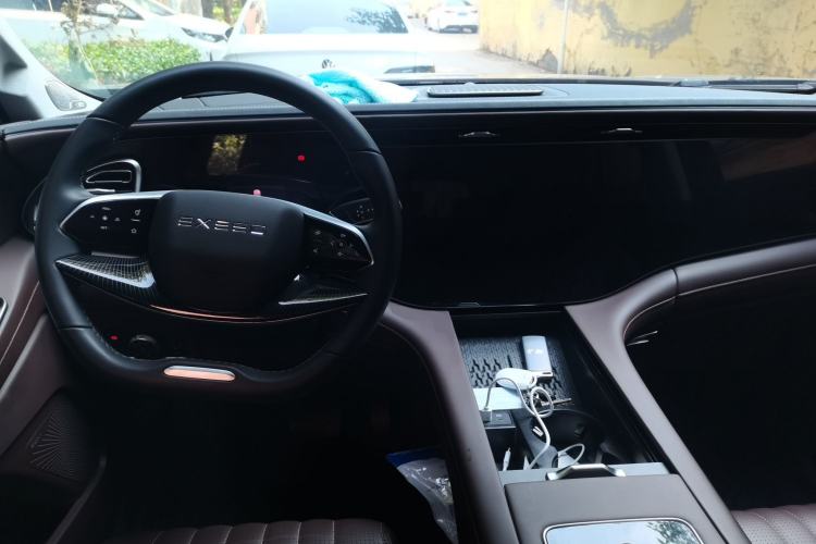 Used EXEED Lanyue 2023 400T Two-Wheel Drive Starry Edition 7-Seater Center Console