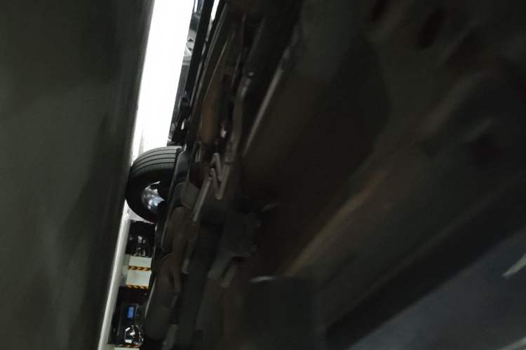Used EXEED Lanyue 2023 400T Four-Wheel Drive Star Prestige 7-Seater Chassis Front Left