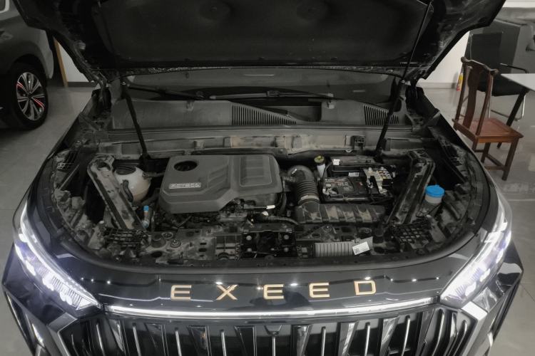 Used EXEED Lanyue 2023 400T Four-Wheel Drive Star Prestige Edition 6 Seats Engine Bay