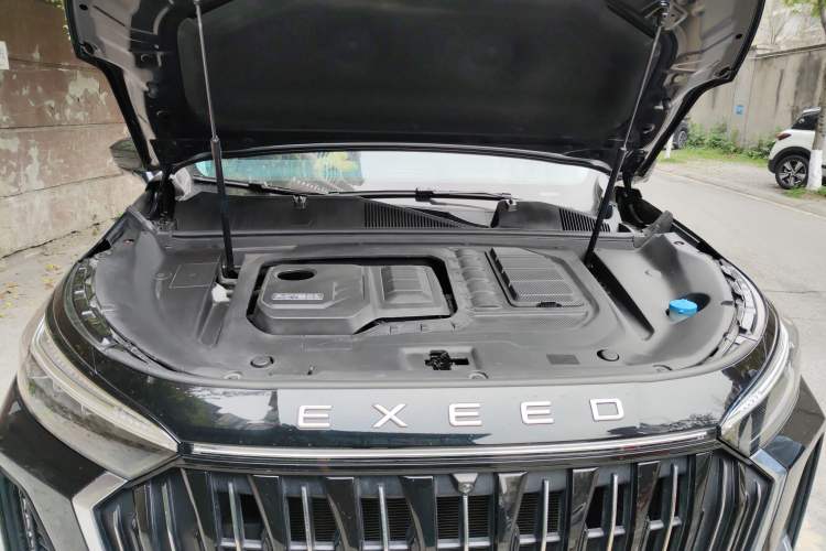 Used EXEED Lanyue 2023 400T Four-Wheel Drive Star Prestige Edition 6 Seats Engine Bay