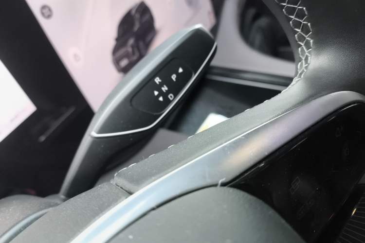 Used EXEED Lanyue 2023 400T Two-Wheel Drive Starry Edition 7-Seater Gear Lever