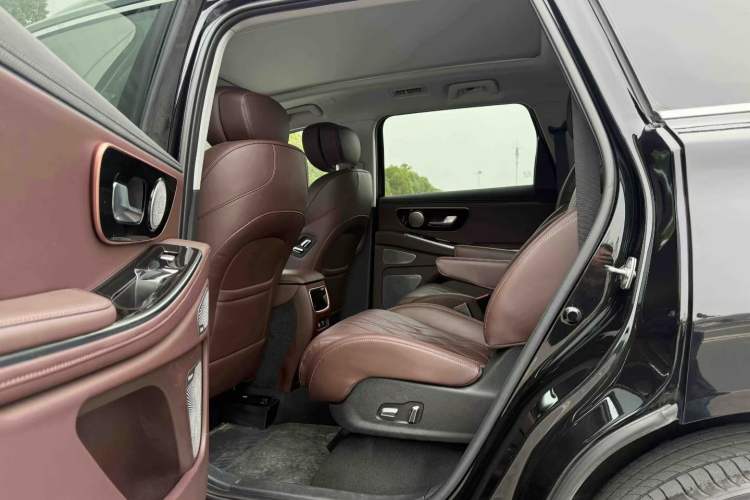 Used EXEED Lanyue 2023 400T Four-Wheel Drive Star Prestige Edition 6 Seats Interior 3