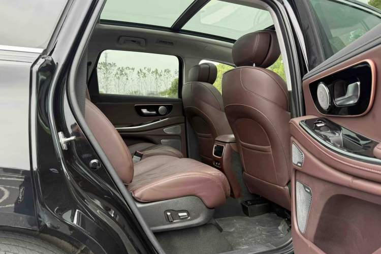 Used EXEED Lanyue 2023 400T Four-Wheel Drive Star Prestige Edition 6 Seats Interior 5