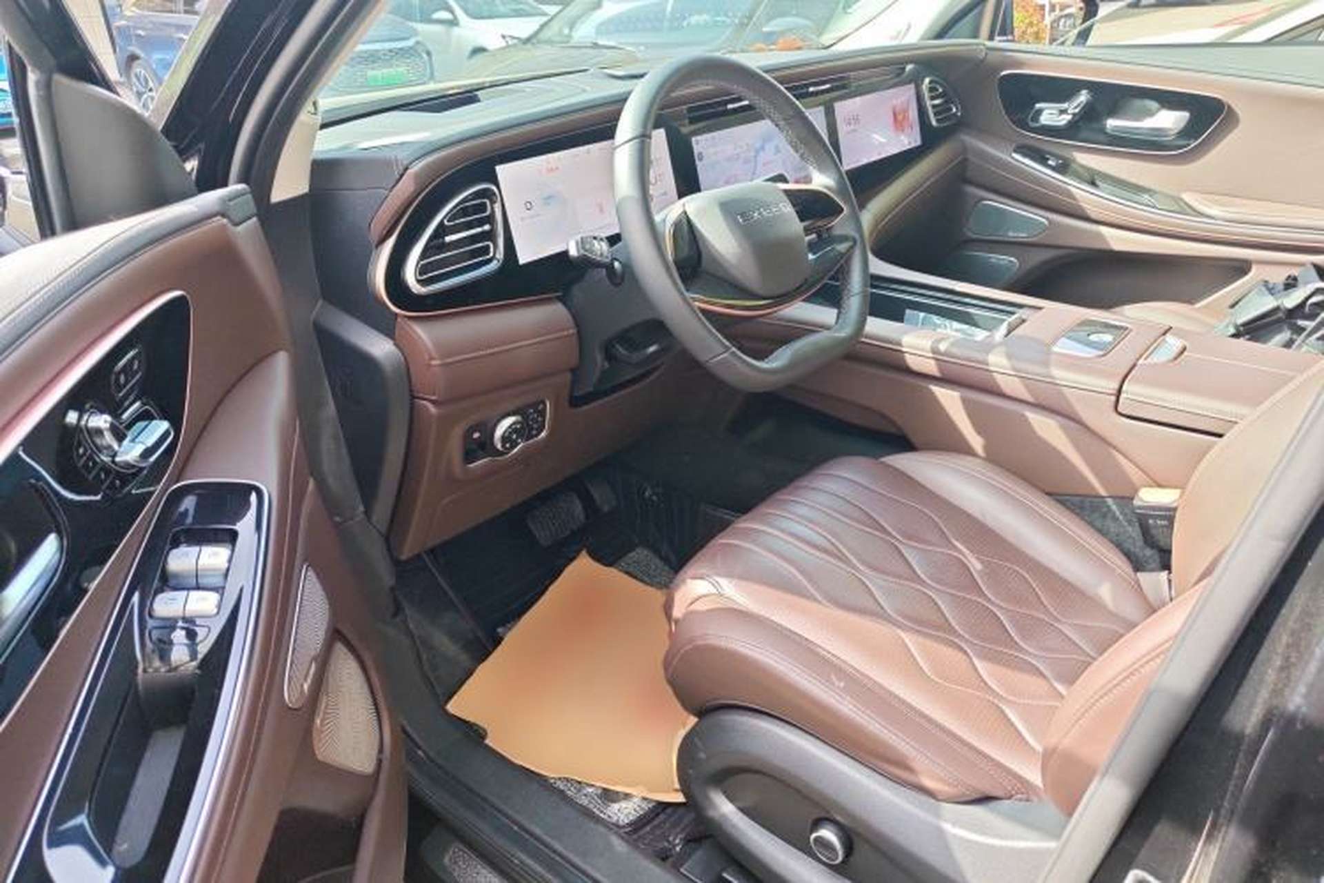 Used EXEED Lanyue 2023 400T Four-Wheel Drive Star Prestige Edition 6 Seats Left Front Seat