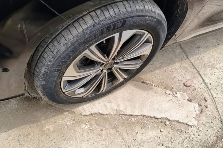 Used EXEED Lanyue 2023 400T Four-Wheel Drive Star Prestige Edition 6 Seats Left Front Wheel Hub