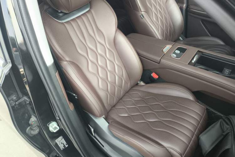 Used EXEED Lanyue 2023 400T Four-Wheel Drive Star Prestige Edition 6 Seats Right Front Seat