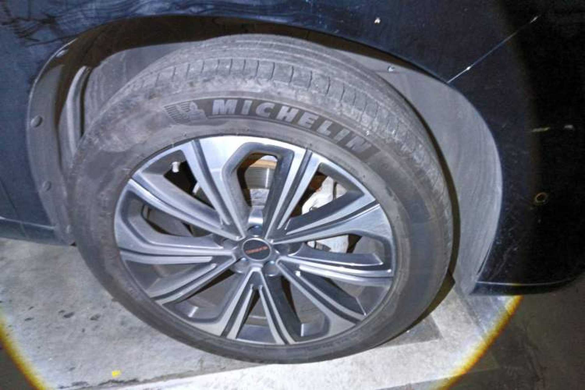 Used EXEED Lanyue 2023 400T Four-Wheel Drive Star Prestige 7-Seater Right Front Wheel Hub