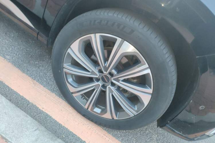 Used EXEED Lanyue 2023 400T Four-Wheel Drive Star Prestige Edition 6 Seats Right Front Wheel Hub