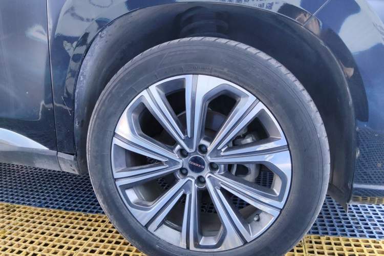 Used EXEED Lanyue 2023 400T Four-Wheel Drive Starry Edition 7-Seater Right Front Wheel Hub