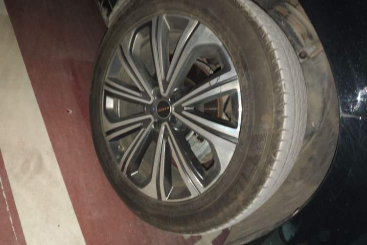Used EXEED Lanyue 2023 400T Four-Wheel Drive StarRui Edition 7 Seats Right Front Wheel Hub