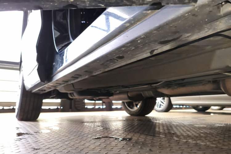 Used EXEED Lanyue 2023 400T Four-Wheel Drive Star Prestige 7-Seater Right Side Sill