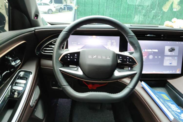 Used EXEED Lanyue 2023 400T Four-Wheel Drive Star Prestige Edition 6 Seats Steering Wheel