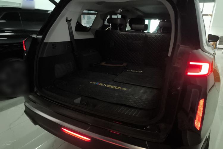 Used EXEED Lanyue 2023 400T Two-Wheel Drive Starry Edition 7-Seater Trunk