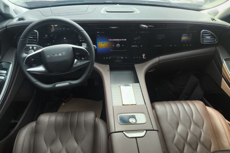 Used EXEED Lanyue 2023 400T Four-Wheel Drive Starry Edition 7-Seater Center Console