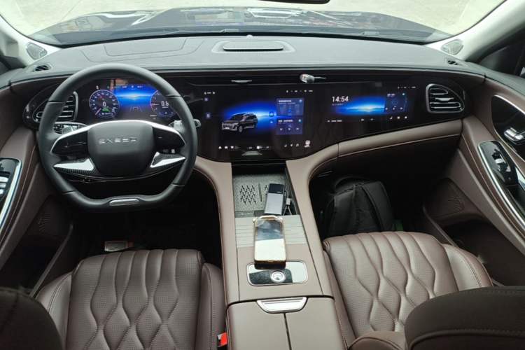Used EXEED Lanyue 2023 400T Four-Wheel Drive Starry Edition 7-Seater Center Console