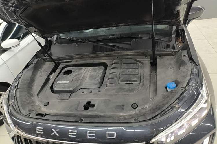 Used EXEED Lanyue 2023 400T Two-Wheel Drive StarRui Edition 6 Seats Engine Bay
