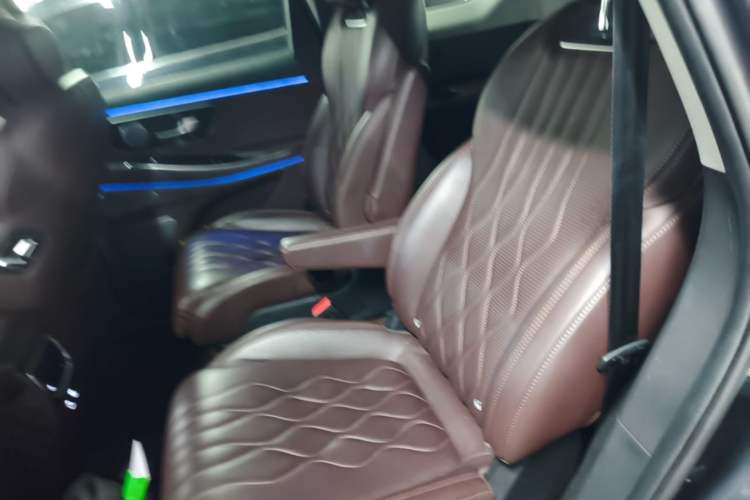 Used EXEED Lanyue 2023 400T Two-Wheel Drive StarRui Edition 6 Seats Left Rear Seat