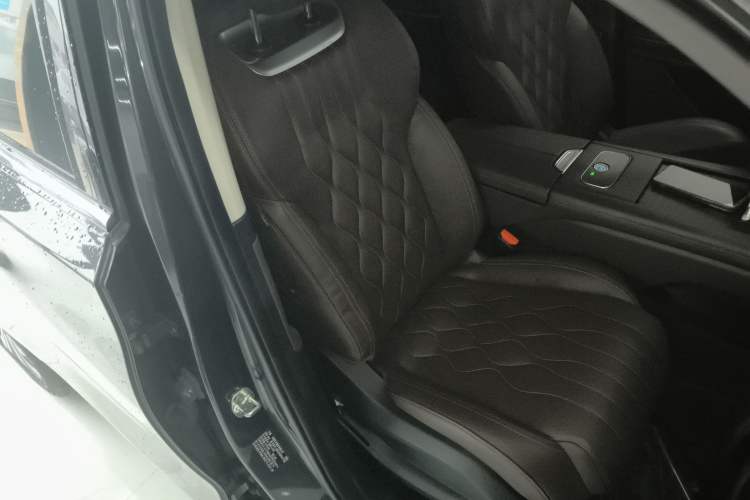 Used EXEED Lanyue 2023 400T Two-Wheel Drive Starry Edition 7-Seater Right Front Seat