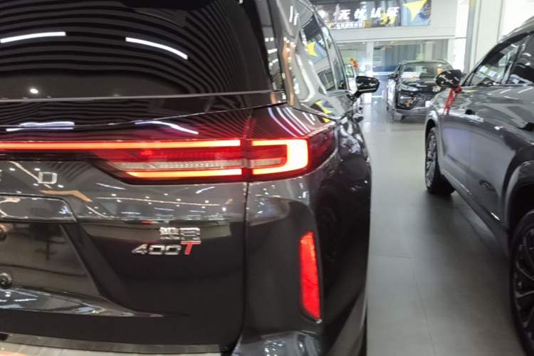 Used EXEED Lanyue 2023 400T Two-Wheel Drive Starry Edition 7-Seater Right Rear Taillight