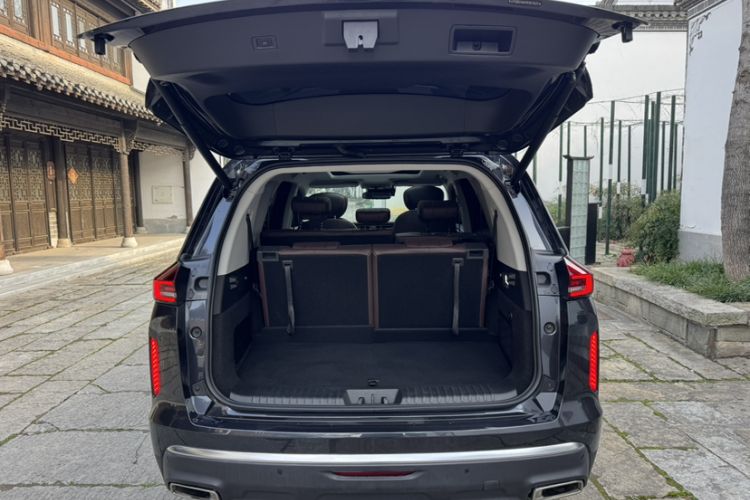 Used EXEED Lanyue 2023 400T Four-Wheel Drive Starry Edition 7-Seater Trunk