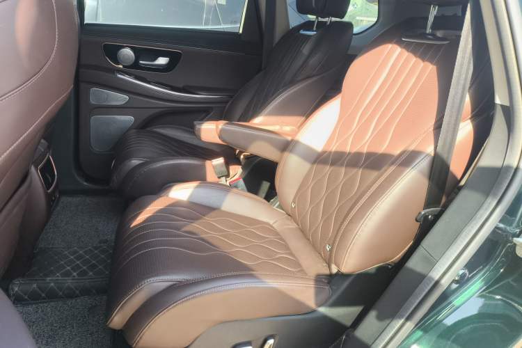 Used EXEED Lanyue 2023 400T Four-Wheel Drive Star Prestige Edition 6 Seats Left Rear Seat