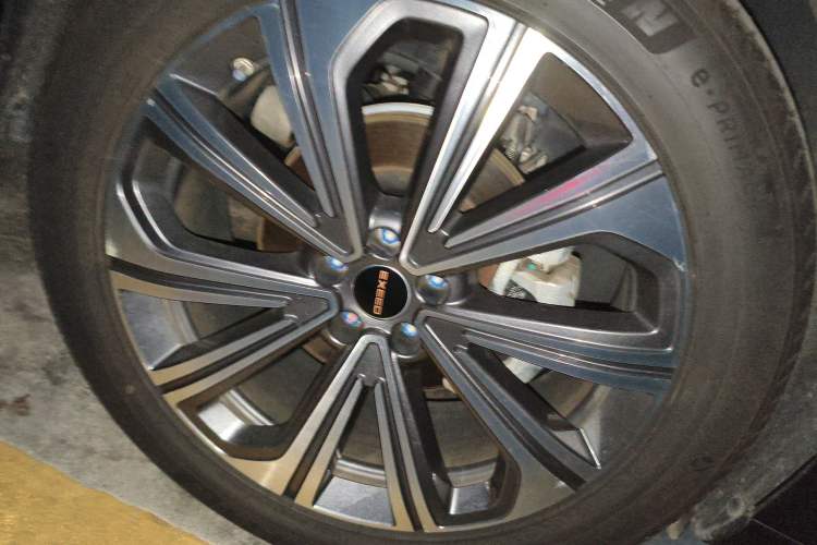 Used EXEED Lanyue 2023 400T Four-Wheel Drive Star Prestige Edition 6 Seats Right Front Wheel Hub