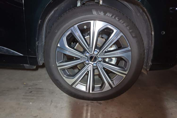 Used EXEED Lanyue 2023 400T Four-Wheel Drive Star Prestige Edition 6 Seats Right Front Wheel Hub