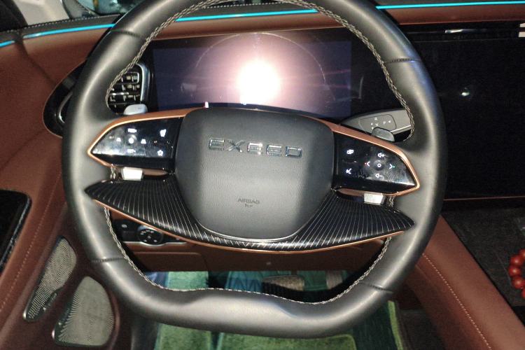 Used EXEED Lanyue 2023 400T Four-Wheel Drive Star Prestige Edition 6 Seats Steering Wheel