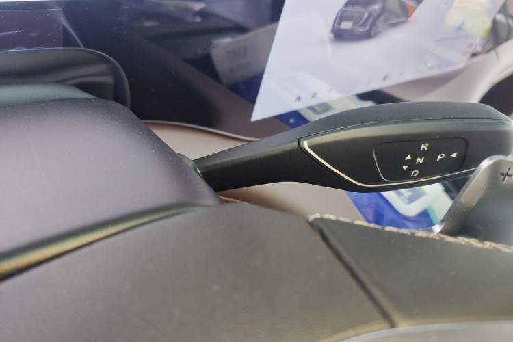 Used EXEED Lanyue 2023 400T Four-Wheel Drive Starry Edition 7-Seater Gear Lever