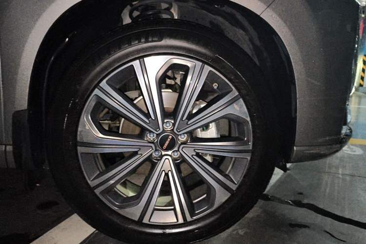 Used EXEED Lanyue 2023 400T Four-Wheel Drive StarRui Edition 7 Seats Right Front Wheel Hub