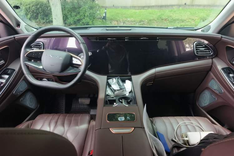 Used EXEED Lanyue 2023 400T Four-Wheel Drive Star Prestige 7-Seater Center Console