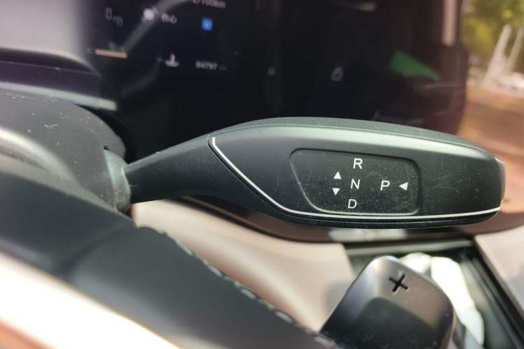 Used EXEED Lanyue 2023 400T Four-Wheel Drive Star Prestige 7-Seater Gear Lever