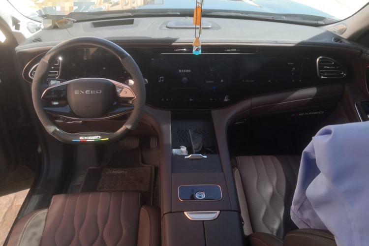 Used EXEED Lanyue 2024 International Edition 400T Four-Wheel Drive Star Prestige 6-Seater Center Console