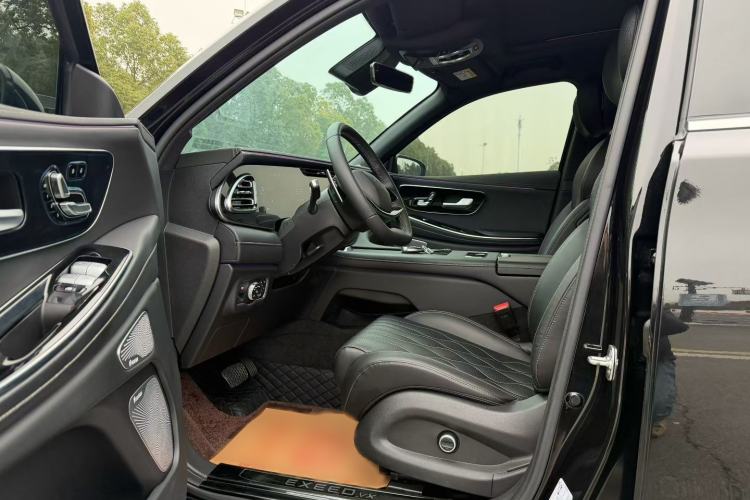 Used EXEED Lanyue 2024 International Version 400T Four-Wheel Drive StarRui 7-Seater Interior 2