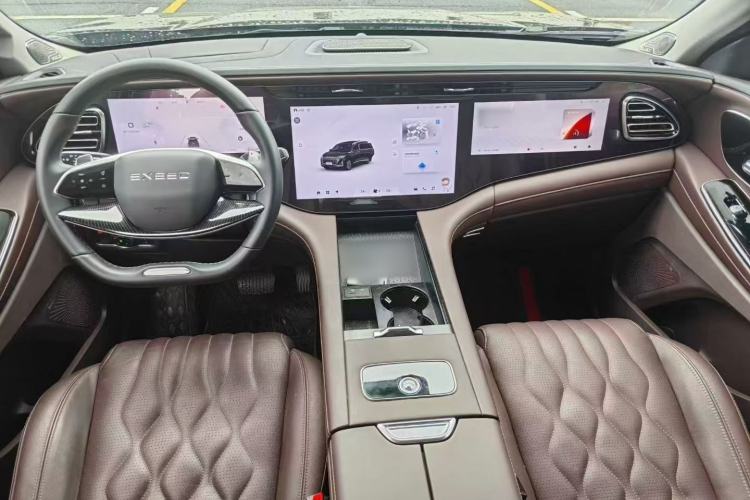 Used EXEED Lanyue 2024 International Edition 400T Four-Wheel Drive Star Prestige 6-Seater Interior 3