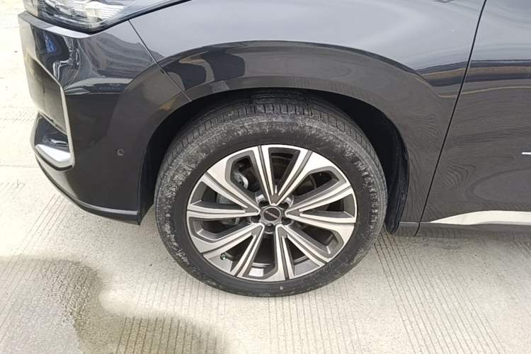 Used EXEED Lanyue 2024 International Version 400T Four-Wheel Drive Star Prestige 7-Seater Left Front Wheel Hub